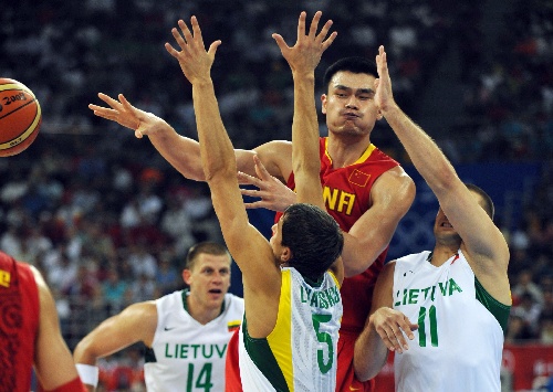 西甲半场：亚当斯门前造险，瓦伦西亚暂0-0塞维利亚（西甲半场：亚当斯禁区内险些破门，瓦伦西亚与塞维利亚暂时0-0）