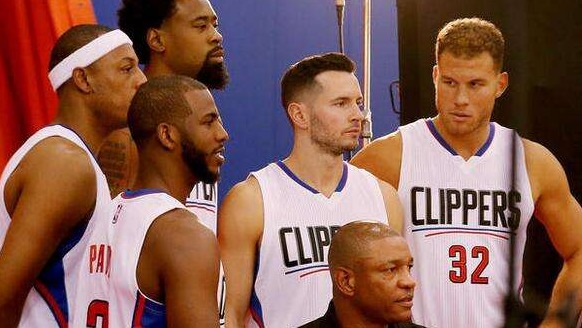 维拉读秒绝杀阿森纳，埃梅里狂奔怒吼庆祝（阿斯顿维拉压哨绝杀阿森纳，埃梅里狂奔咆哮庆祝）