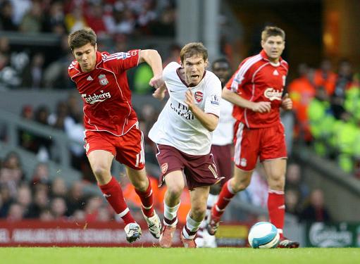 米奇·约翰逊——球队不可或缺的智囊核心（米奇·约翰逊：球队不可或缺的战术中枢）