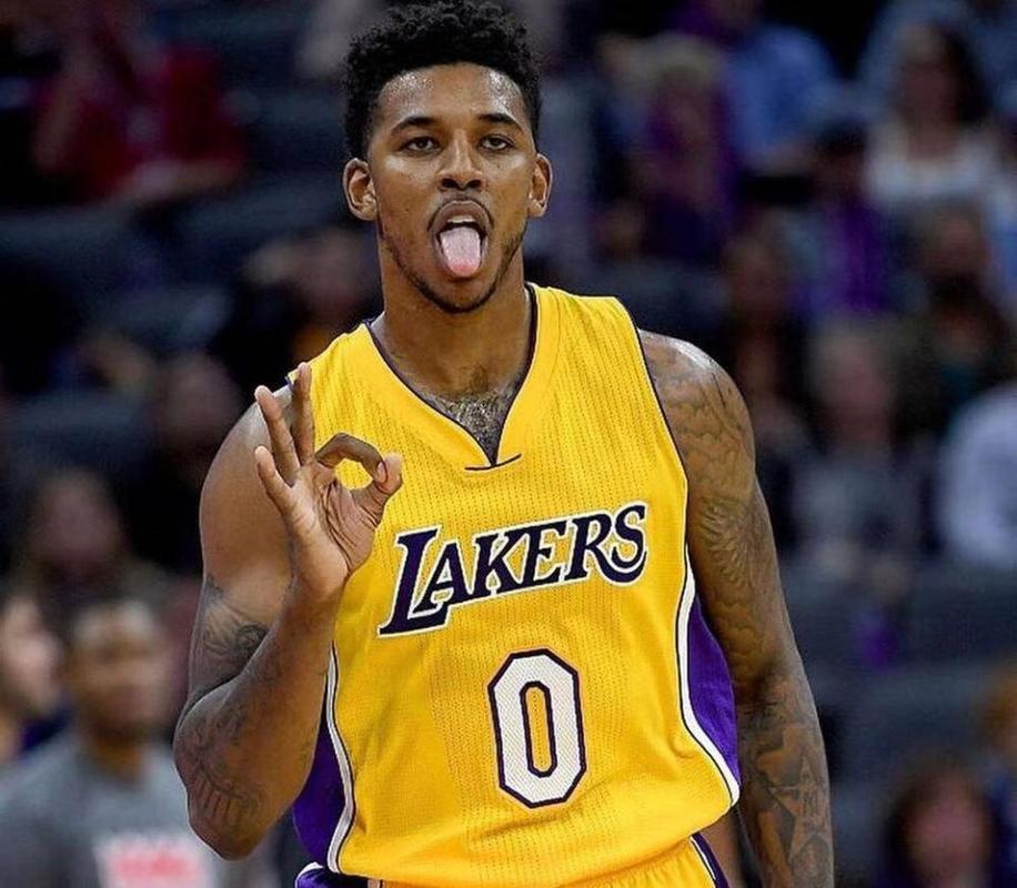 维拉狂飙冲击前四！7轮18分从降级区到欧冠区（维拉逆袭杀入前四：7轮豪取18分，从降级边缘直奔欧冠区）