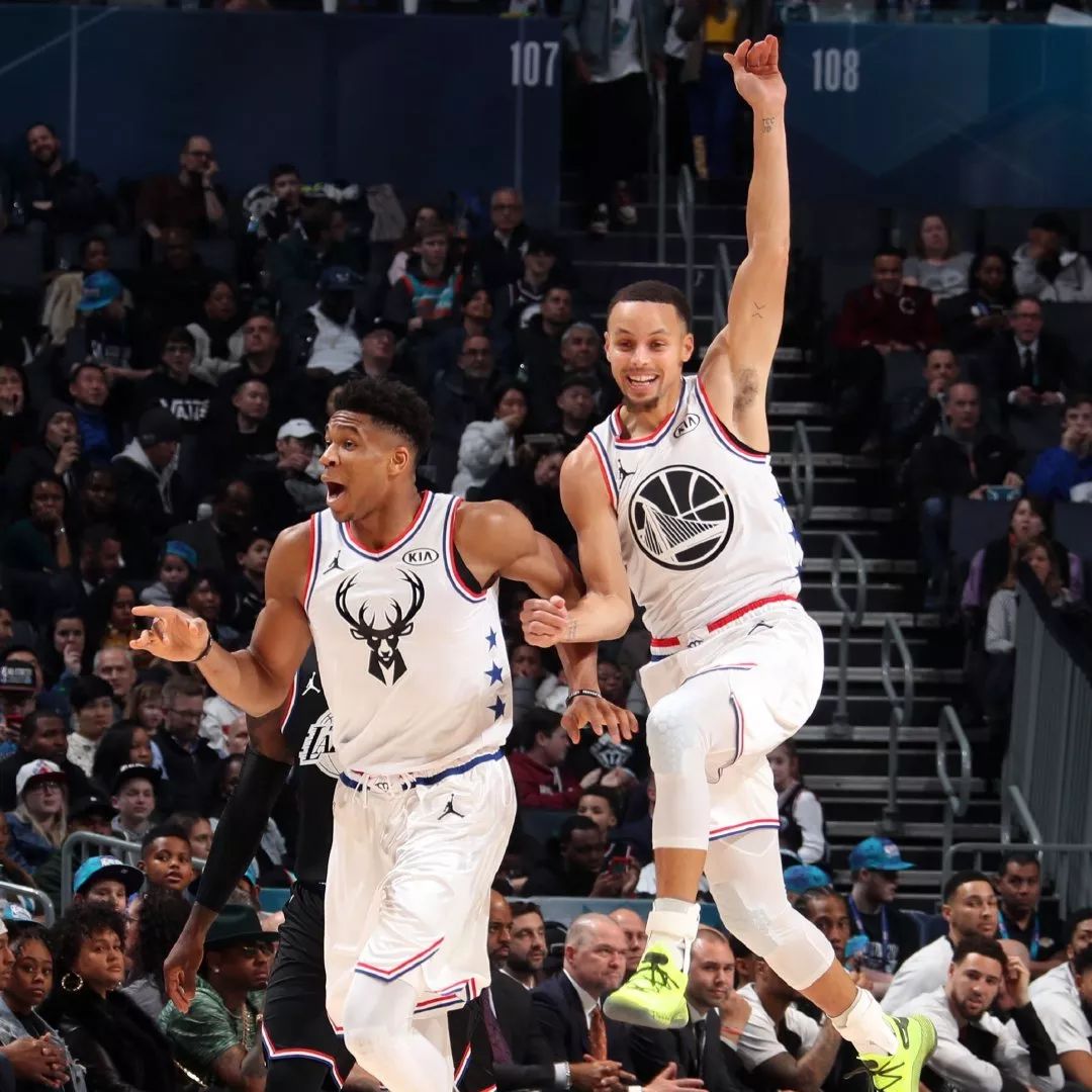 艾顿：必须得称赞裁判，他们对我们很有耐心没让比赛局势失控（艾顿：裁判值得称赞，他们耐心执法，稳住了比赛局势）