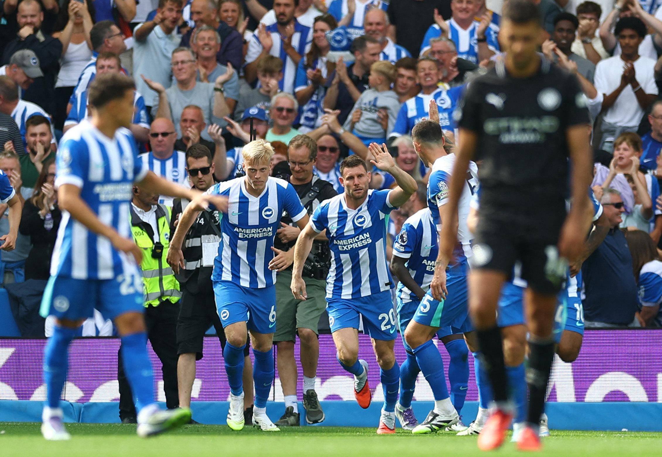 东体：海港计划1月中旬收队，俱乐部会评估合同到期球员（东体：海港队预计1月中旬集结，俱乐部将评估合同到期球员）