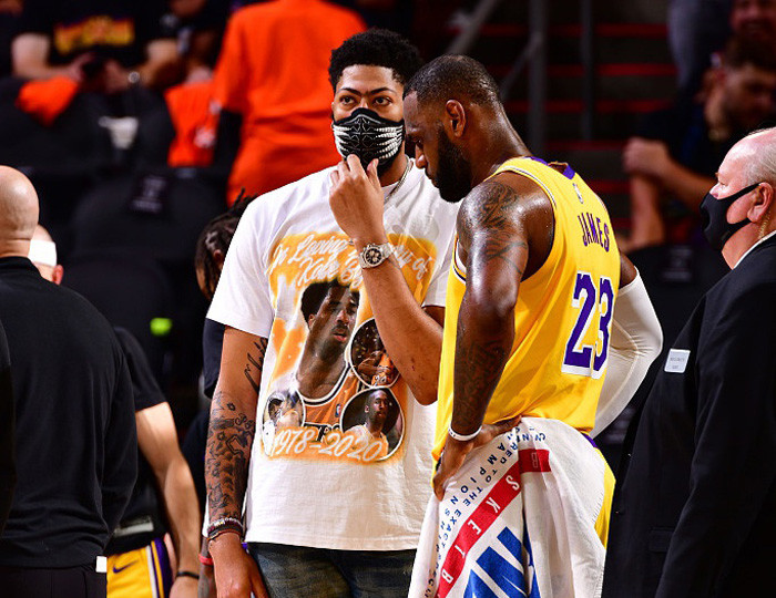 吉迪表现抢眼，独揽18分5助（吉迪大放异彩，斩获18分5助攻）