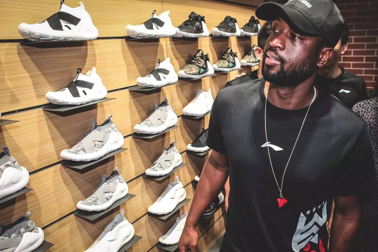 全场最积极！克里斯·邓恩各种飞奔拼抢 拿到8分6板3助1断（克里斯·邓恩活力全开，飞奔拼抢贡献8分6板3助1断）