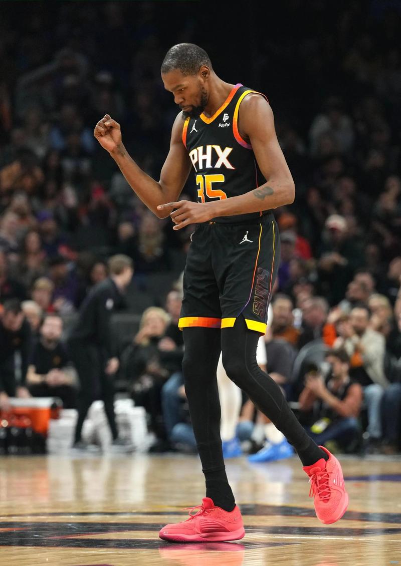 🌟NBA杯四强对阵全部出炉：魔术vs尼克斯，雷霆vs马刺（NBA季中锦标赛四强揭晓：魔术迎战尼克斯，雷霆硬碰马刺）