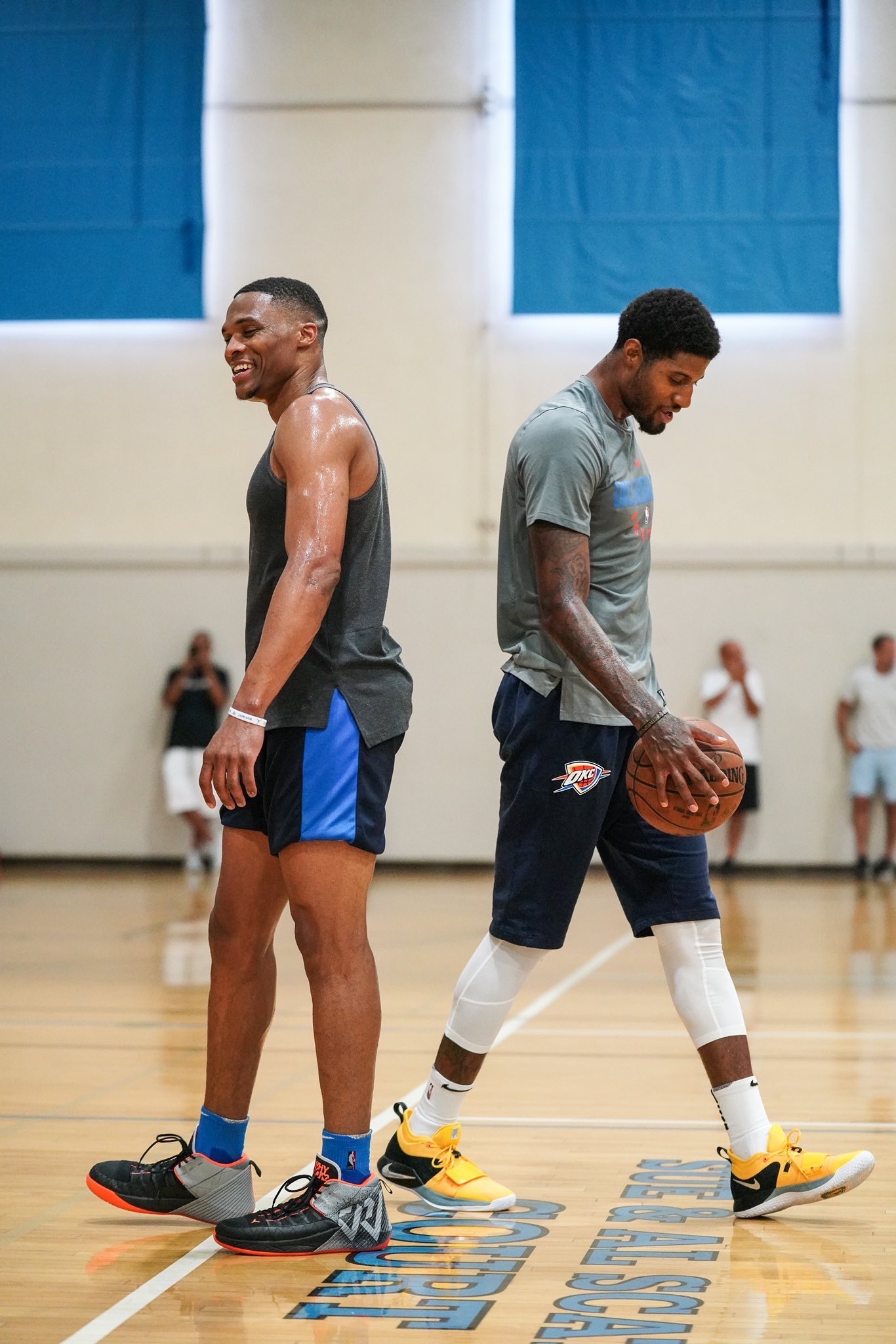 经纪人：当年尼斯管理层“绑架”了埃弗拉，想强行卖他去巴萨（经纪人称尼斯高层曾以“绑架”手段逼埃弗拉转会巴萨）