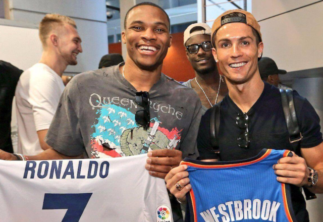 火药味十足！乌度卡：我们不介意这种对抗，纯粹是垃圾话互动（火药味拉满！乌度卡：这点对抗无所谓，纯属嘴上的垃圾话）