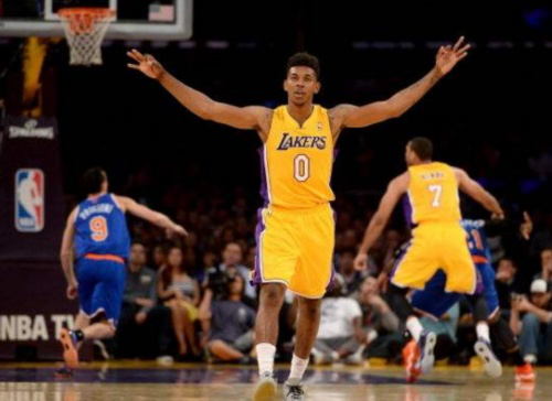 恩比德单节怒砍14分，三节33分已刷新赛季新高（恩比德单节轰下14分，三节33分再创赛季新高）