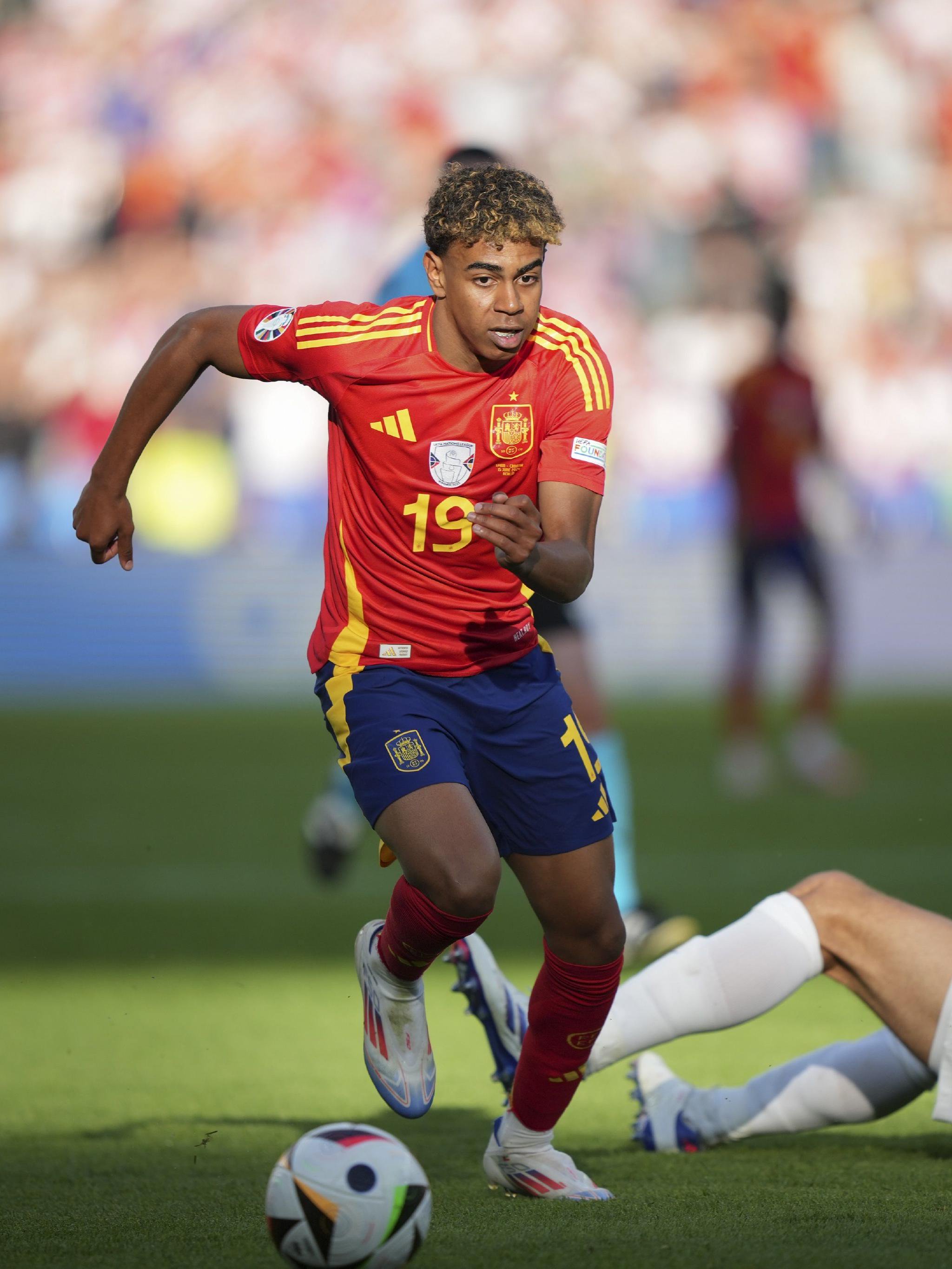 贾萨里：魔笛每天都保持热情和动力，那不勒斯每个位置都很强（贾萨里：莫德里奇始终热情十足，那不勒斯各位置实力强劲）