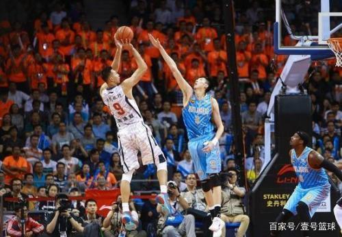 火星撞地球！枪手领跑英超&欧冠0丢球，拜仁新赛季17胜1平不败（世纪碰撞！枪手英超领跑欧冠零失球，拜仁新季17胜1平仍不败）