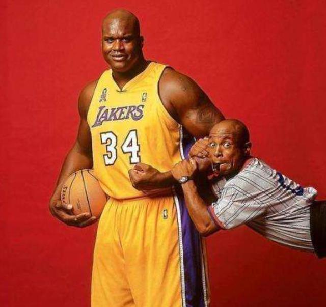 荷媒：拜仁今天将派球探考察里德，评估是否正式联系费耶诺德（荷媒称拜仁今日派球探考察里德，评估是否与费耶诺德正式接洽）